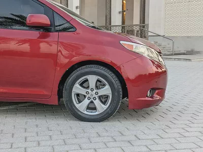 Toyota Sienna 2015 Mid Option With Navigation In Perfect Condition 7 Seater Flawless Family Van-17