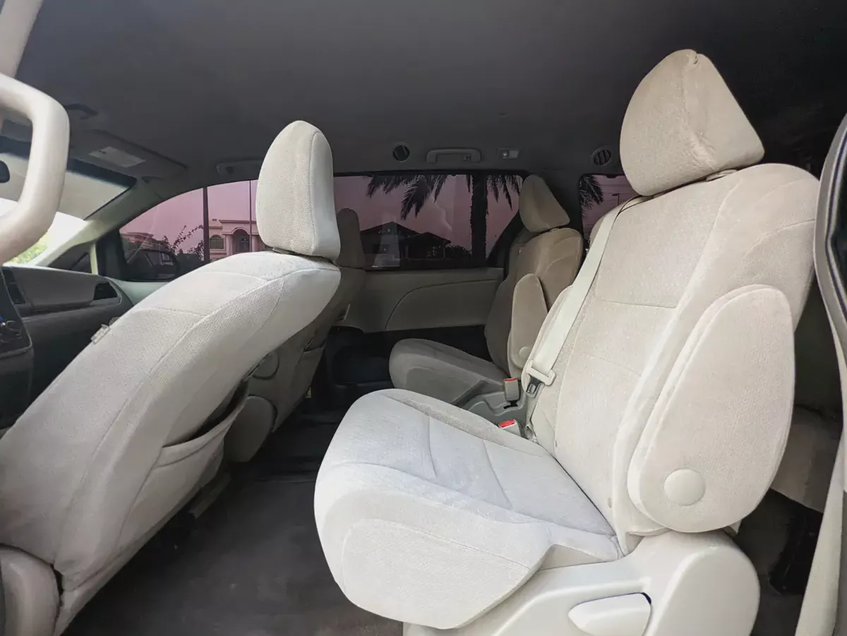 Toyota Sienna 2015 Mid Option With Navigation In Perfect Condition 7 Seater Flawless Family Van-9-9