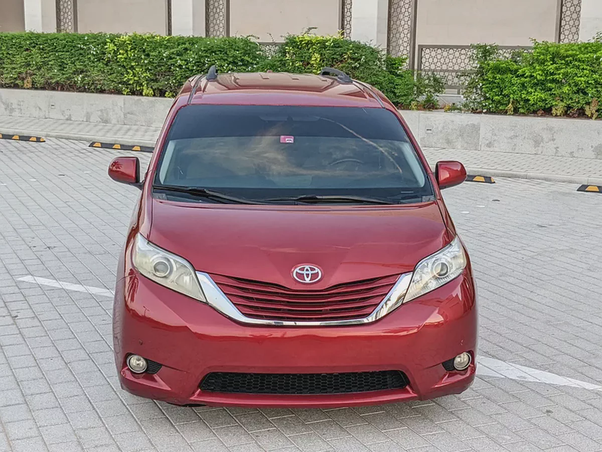 Toyota Sienna 2015 Mid Option With Navigation In Perfect Condition 7 Seater Flawless Family Van-5-5