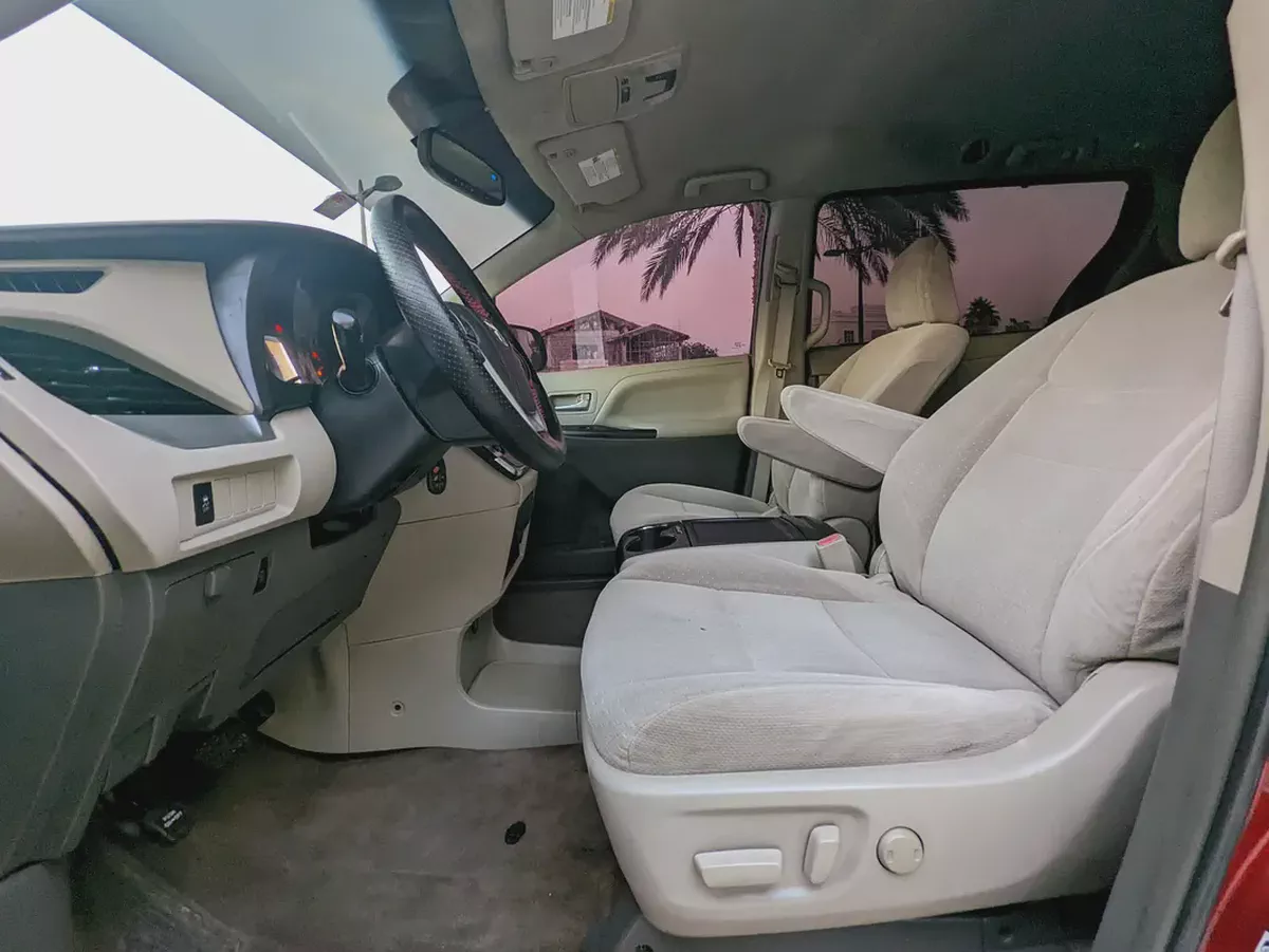 Toyota Sienna 2015 Mid Option With Navigation In Perfect Condition 7 Seater Flawless Family Van-6-6