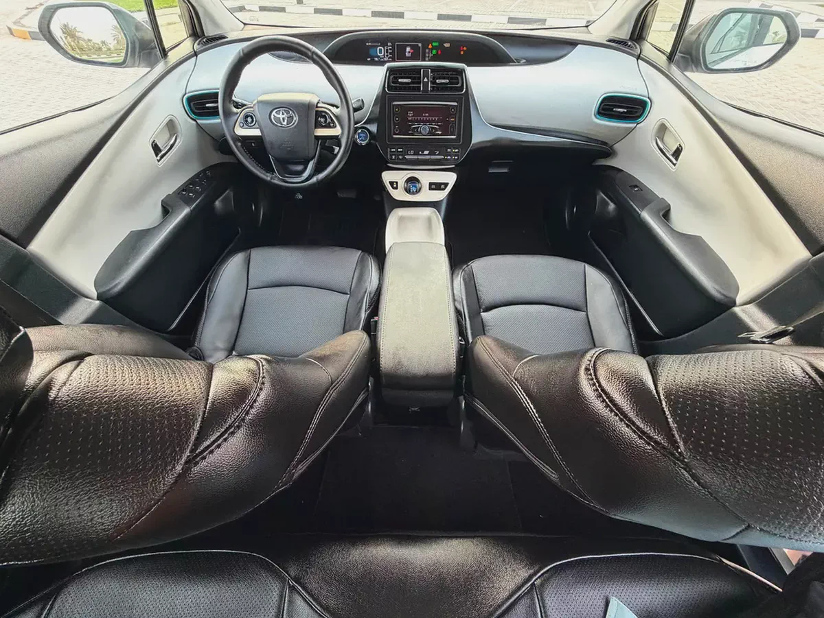 Toyota Prius 2017 GCC Eco Very Neat And Clean Premium Condition Low KM Family Car-11-11