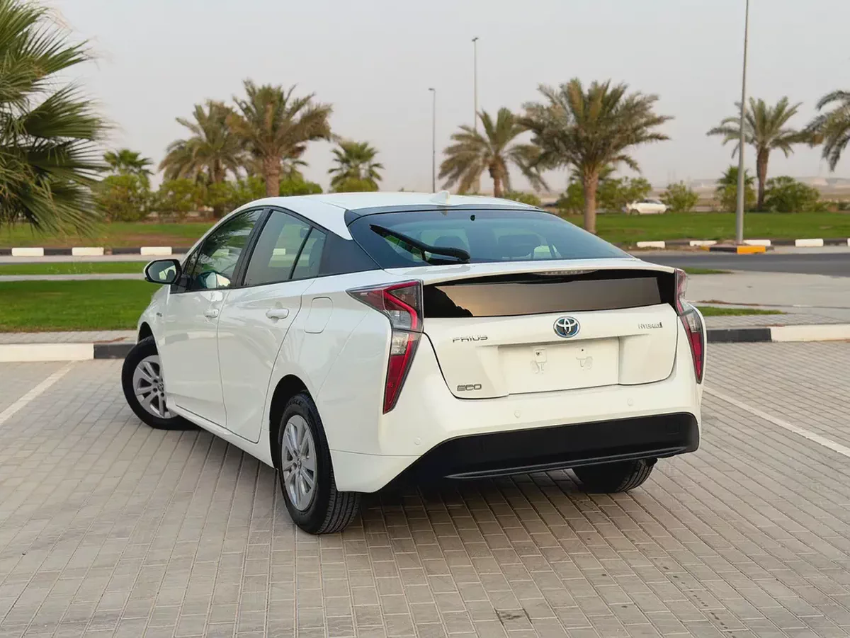 Toyota Prius 2017 GCC Eco Very Neat And Clean Premium Condition Low KM Family Car-15-15