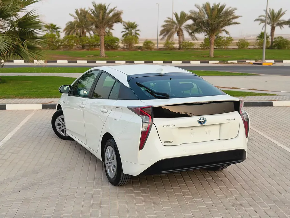 Toyota Prius 2017 GCC Eco Very Neat And Clean Premium Condition Low KM Family Car-17-17