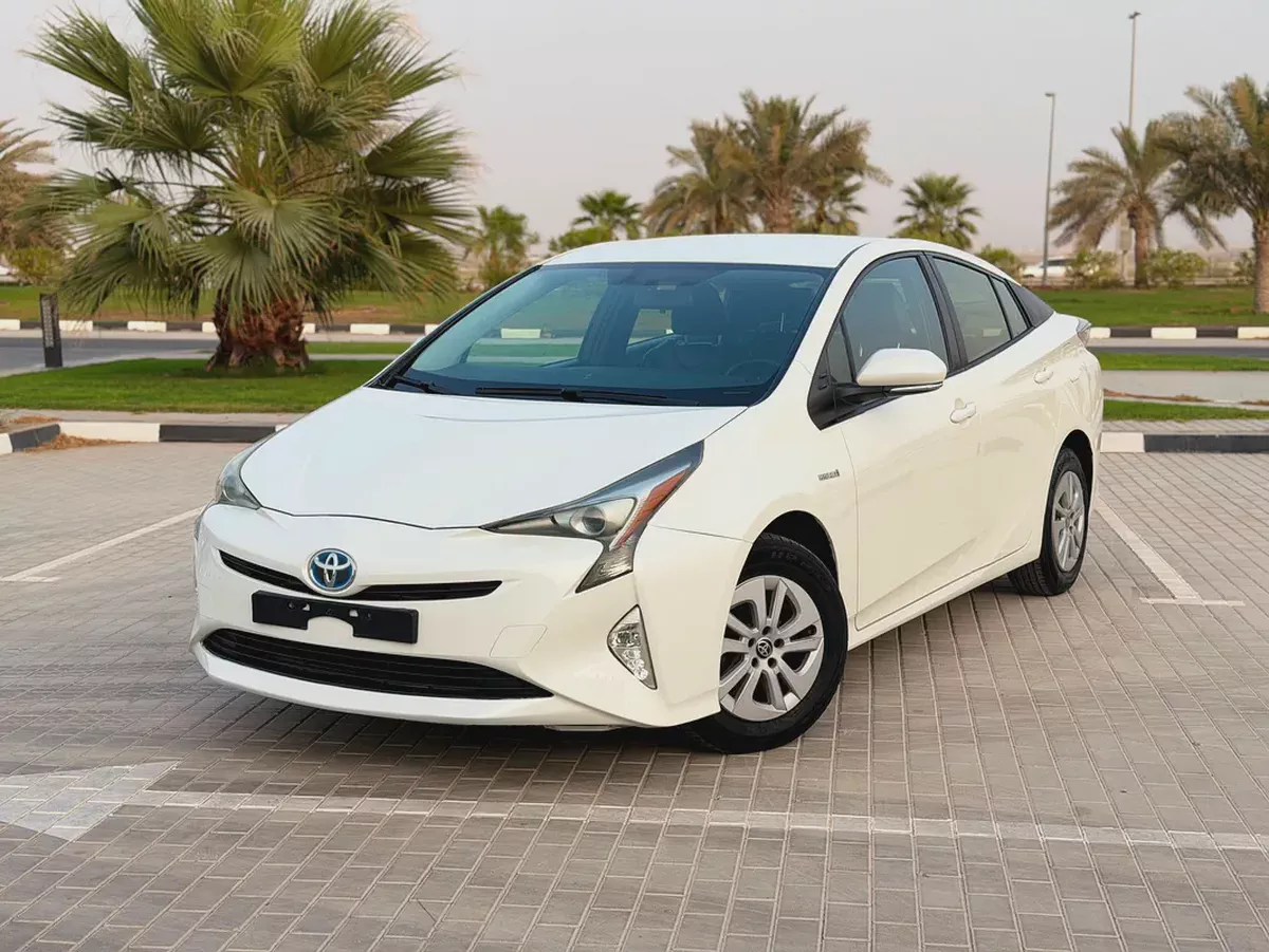Toyota Prius 2017 GCC Eco Very Neat And Clean Premium Condition Low KM Family Car