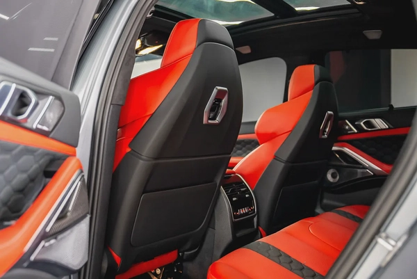 BMW X6M Competition 2025 - GCC Specs - 17,000 kms - Warranty and service till 2030