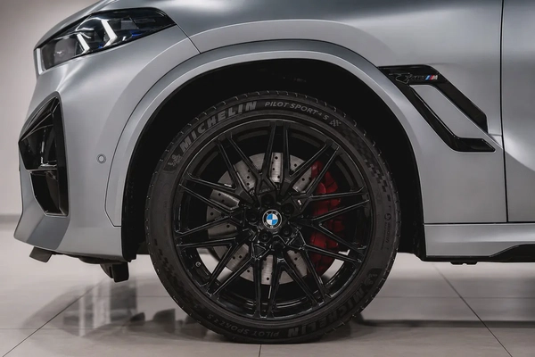 BMW X6M Competition 2025 - GCC Specs - 17,000 kms - Warranty and service till 2030