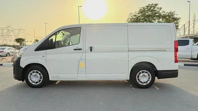 Toyota Hiace 2022 GCC Specs - cargo Van,excellent condition-5