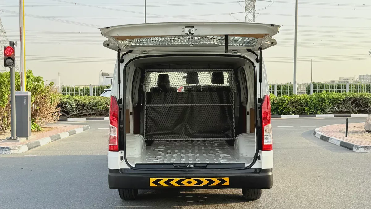 Toyota Hiace 2022 GCC Specs - cargo Van,excellent condition-15-15