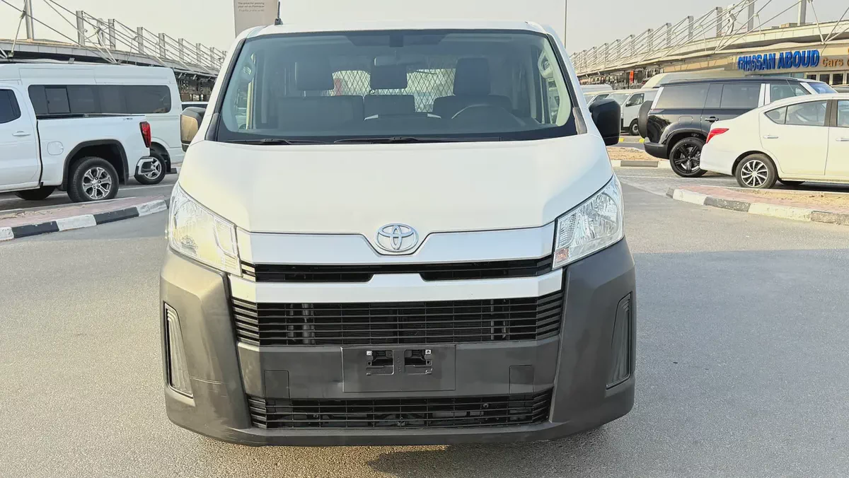 Toyota Hiace 2022 GCC Specs - cargo Van,excellent condition-2-2