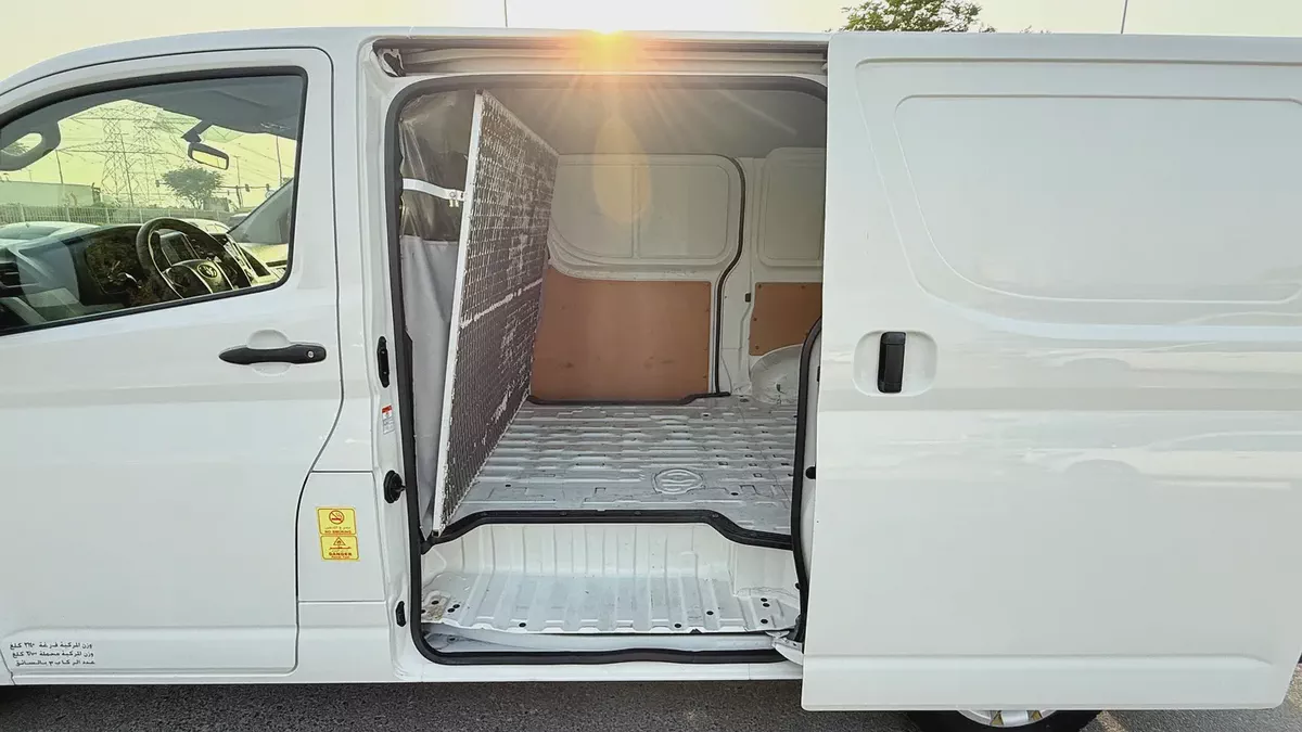 Toyota Hiace 2022 GCC Specs - cargo Van,excellent condition-7-7