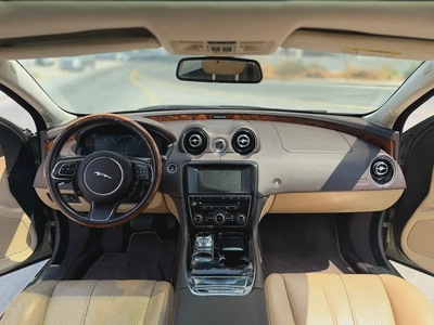 2014 Jaguar XJ Luxury (LWB) | GCC Specs-4