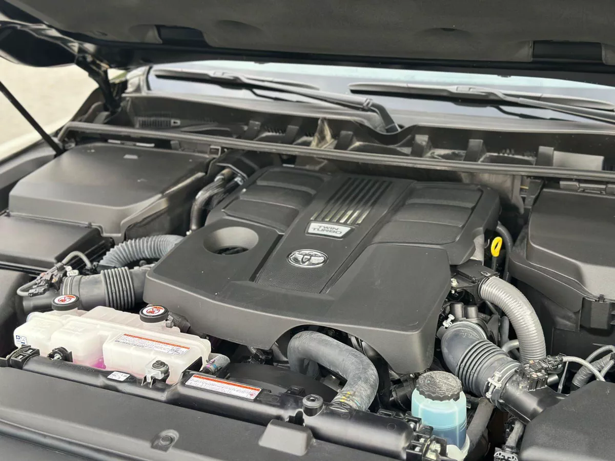 Land Cruiser 3.5T VXR-10-10