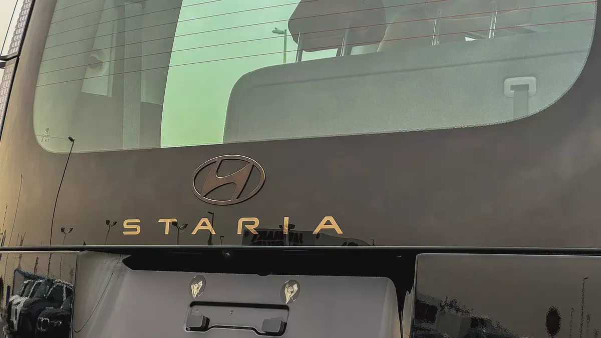 Hyundai Staria Premium 9 Seater 3.5L V6 GCC Brand New 2026-5-5
