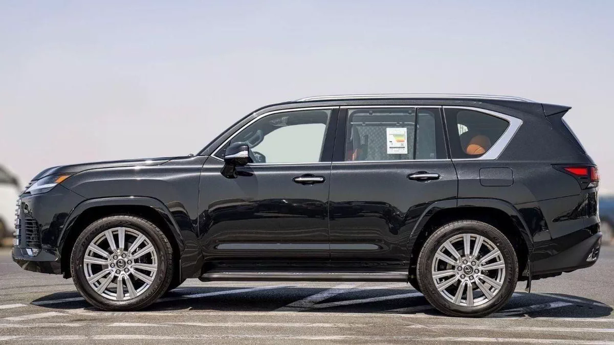 Lexus LX600 VIP LEXUS LX600 VIP 3.5P AT MY2024 – BLACK-6-0