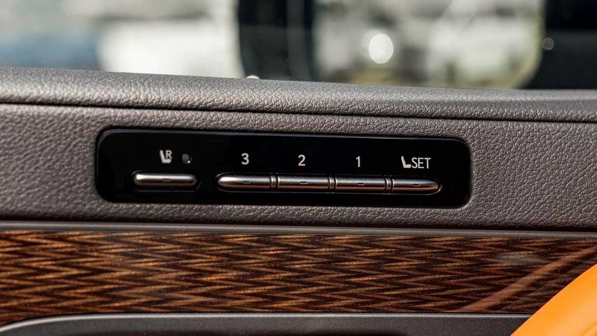 Lexus LX600 VIP LEXUS LX600 VIP 3.5P AT MY2024 – BLACK-7-0