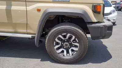 Toyota Land Cruiser 70 LC76 HT VXR HT VXR LX 4.0L V6 A/T-17
