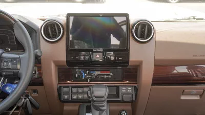 Toyota Land Cruiser 70 LC76 HT VXR HT VXR LX 4.0L V6 A/T-6