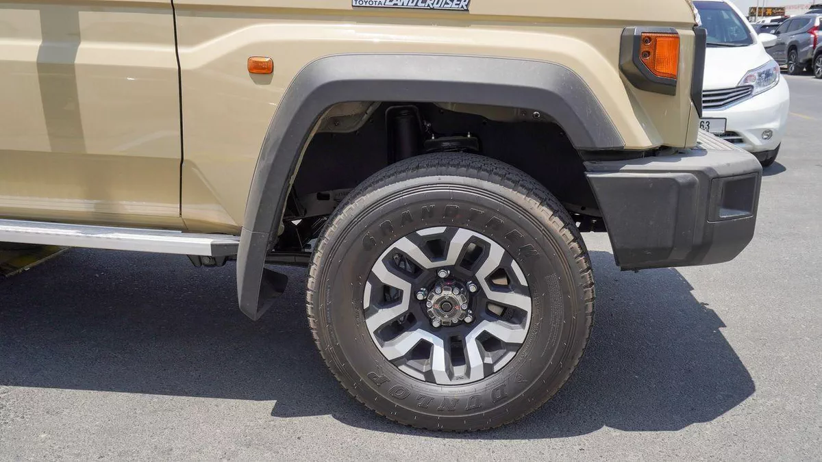 Toyota Land Cruiser 70 LC76 HT VXR HT VXR LX 4.0L V6 A/T-17-0