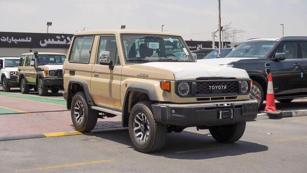 Toyota Land Cruiser 70 LC76 HT VXR HT VXR LX 4.0L V6 A/T