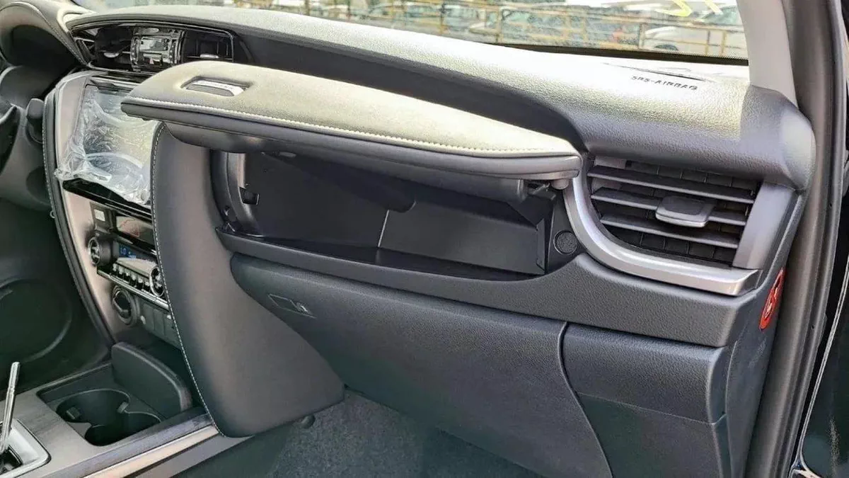 Toyota Fortuner EXR TOYOTA FORTUNER PETROL 2.7L MID OPTION 2026-18-0