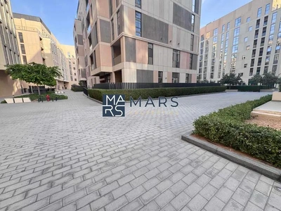Luxurious one bedroom pool view in a modern community-12