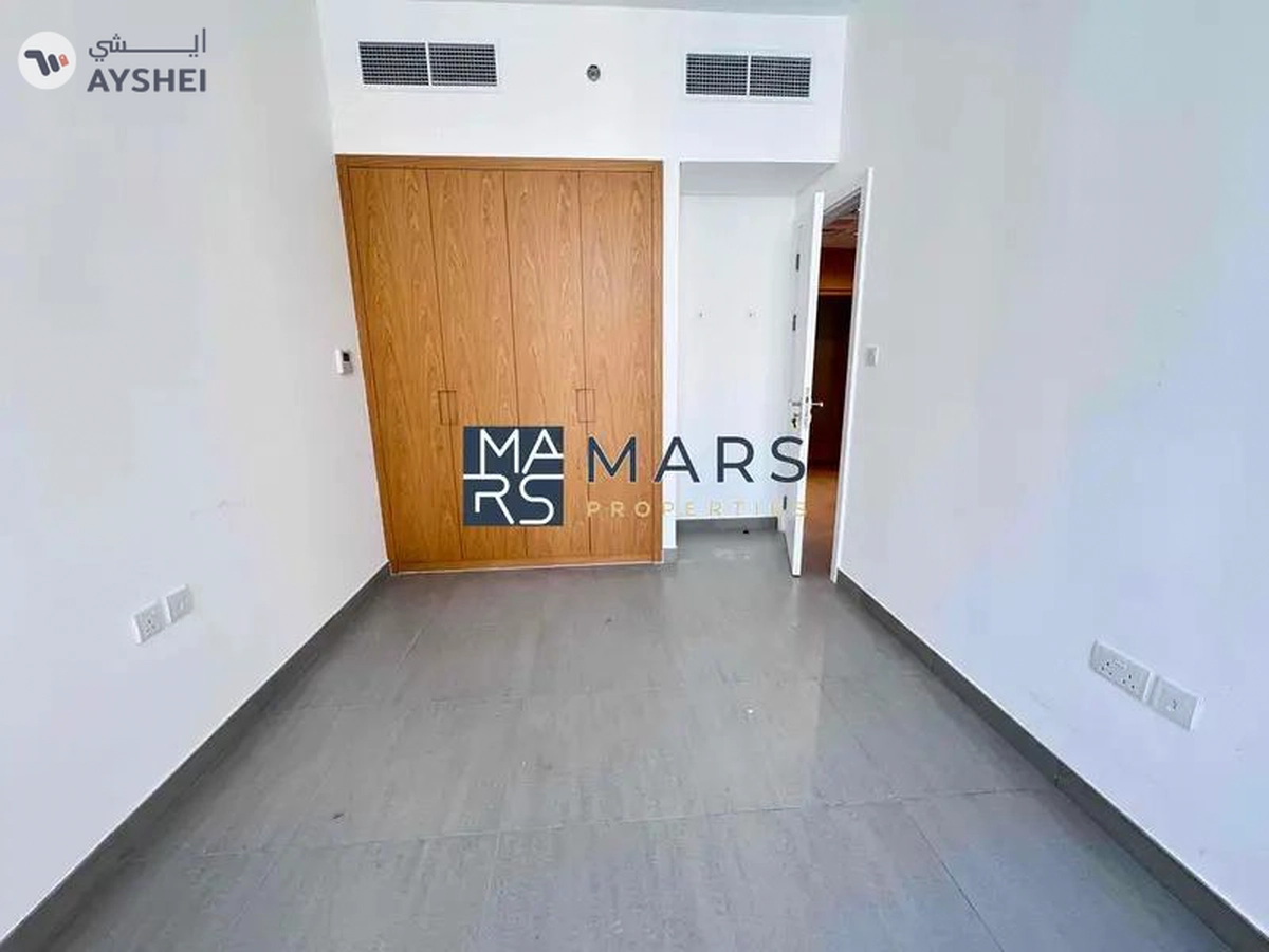 Luxurious one bedroom pool view in a modern community-7-7