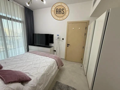 Prime location fully furnished 1bhk 2bathrooms in 85k balcony wardrobes 1parking free-4