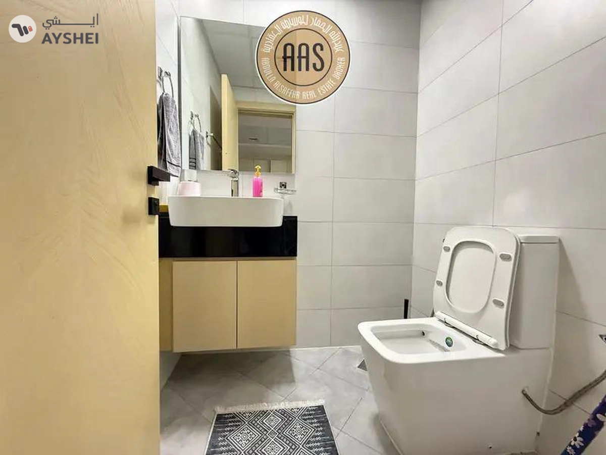 Prime location fully furnished 1bhk 2bathrooms in 85k balcony wardrobes 1parking free-10-10