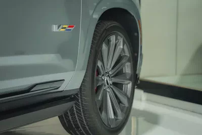 2025 Cadillac Escalade V GCC Specs-5
