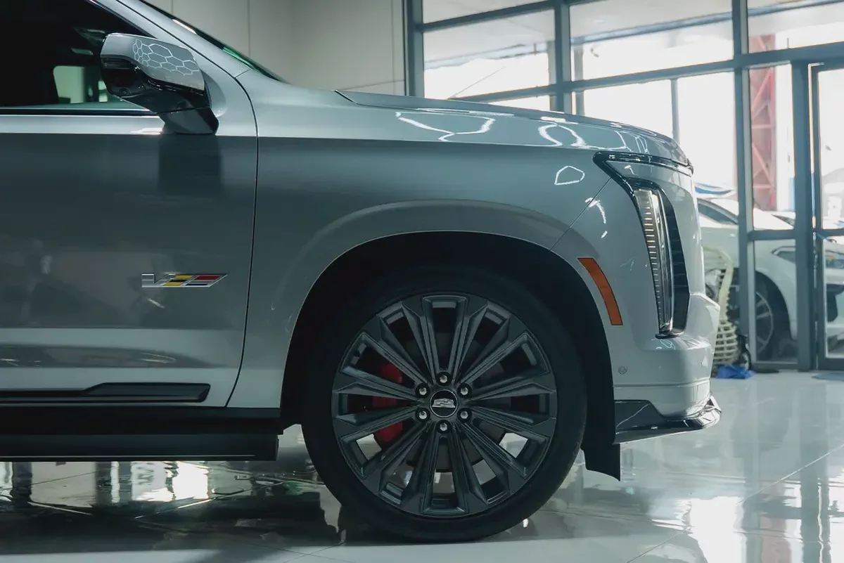 2025 Cadillac Escalade V GCC Specs-3-3