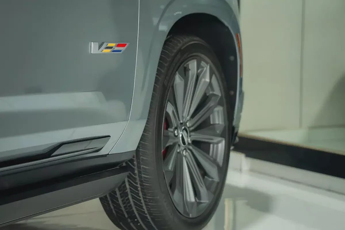 2025 Cadillac Escalade V GCC Specs-5-5