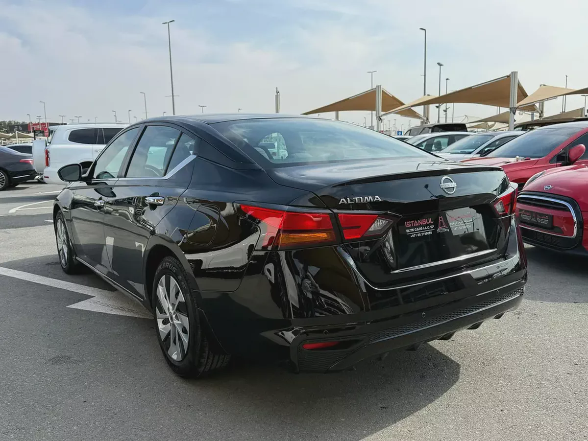 Nissan Altima 2023 | US Specs | 30,529 KM | Black on Black-5-5