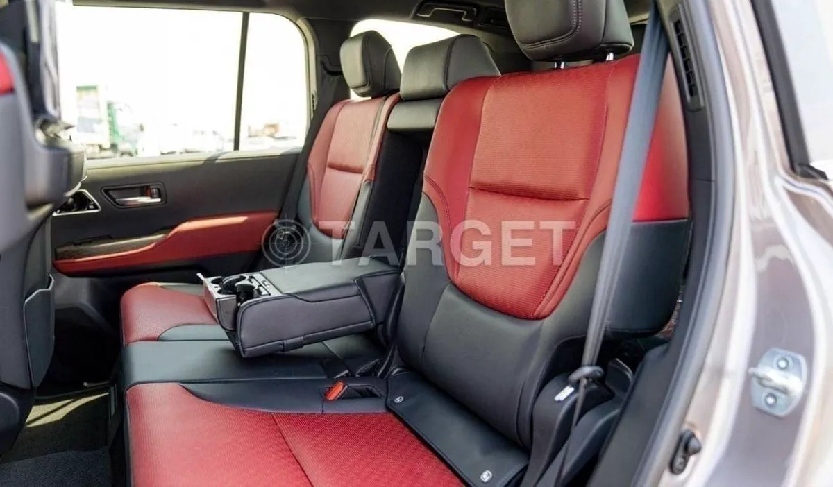 Toyota Land Cruiser VXR LAND CRUISER VXR 3.3L DIESEL 2025-12-0
