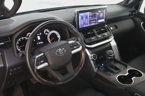 Toyota Land Cruiser 2023 GXR - GCC Specs - Low Mileage 47000km-Excellent condition