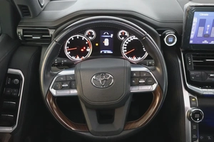 Toyota Land Cruiser 2023 GXR - GCC Specs - Low Mileage 47000km-Excellent condition