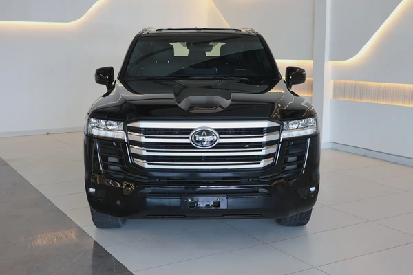 Toyota Land Cruiser 2023 GXR - GCC Specs - Low Mileage 47000km-Excellent condition