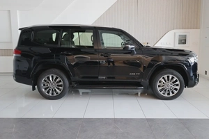 Toyota Land Cruiser 2023 GXR - GCC Specs - Low Mileage 47000km-Excellent condition