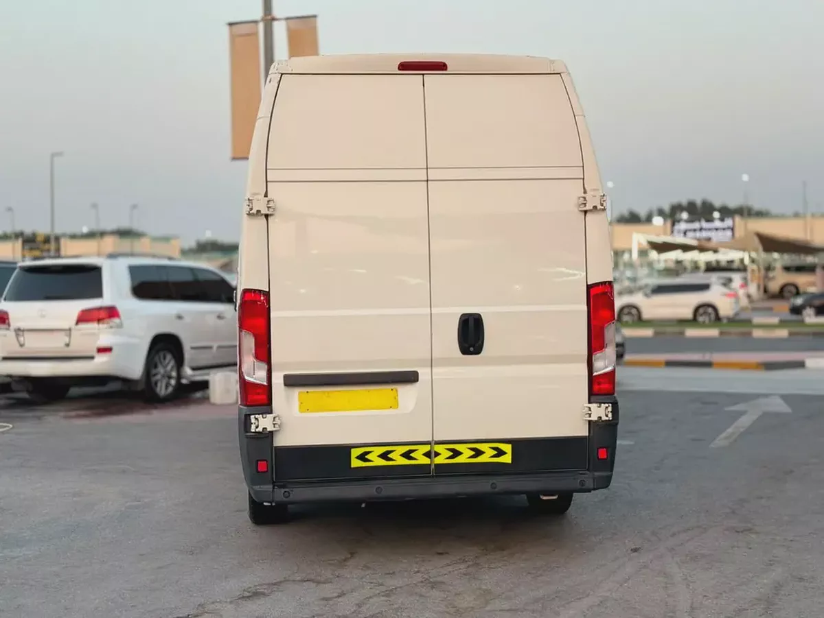 Peugeot Boxer 2017 L4H3 GCC Specs - Spacious Commercial Van-5-5