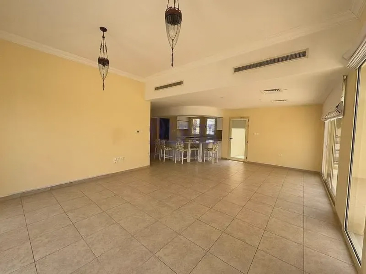 Spacious Villa | Comfotable Living | Huge Plot-6-6