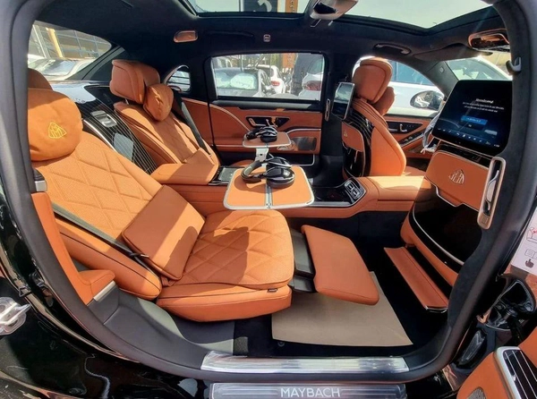 Mercedes Maybach S580 Maybach Under Agency Warranty 2026 GCC - AED 975,000 (AED 999,000)