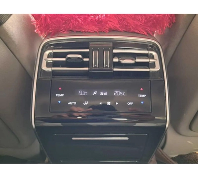 Hongqi H9 Deluxe | 2022A Statement of Power. A Sanctuary of Luxury.*3.5 years manufacturer warranty -12