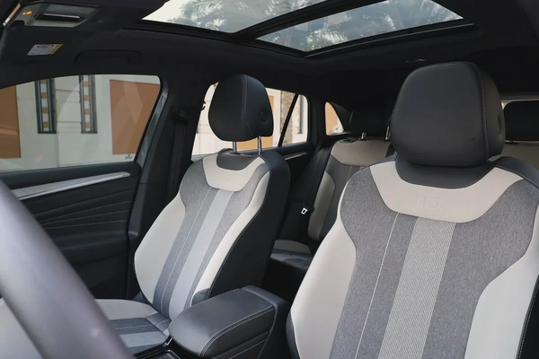 Volkswagen ID.4-2022-27000km-UNDER WARRANTY-GCC SPECS