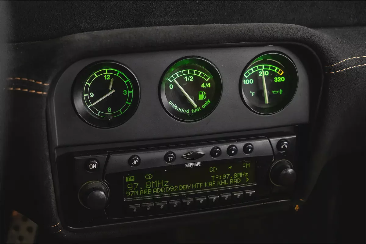 CASH : 635,000 AED | 1998 Ferrari F355 Spider / Gated Manual / USA SPEC-10-10