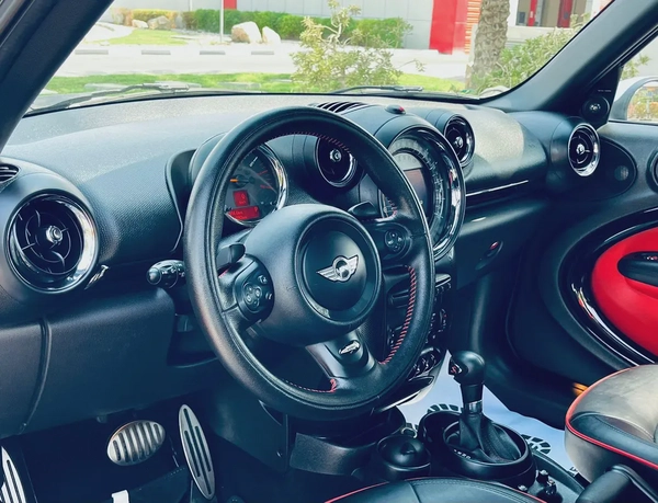 Mini Countryman S John copper Work gcc full option with services clean car
