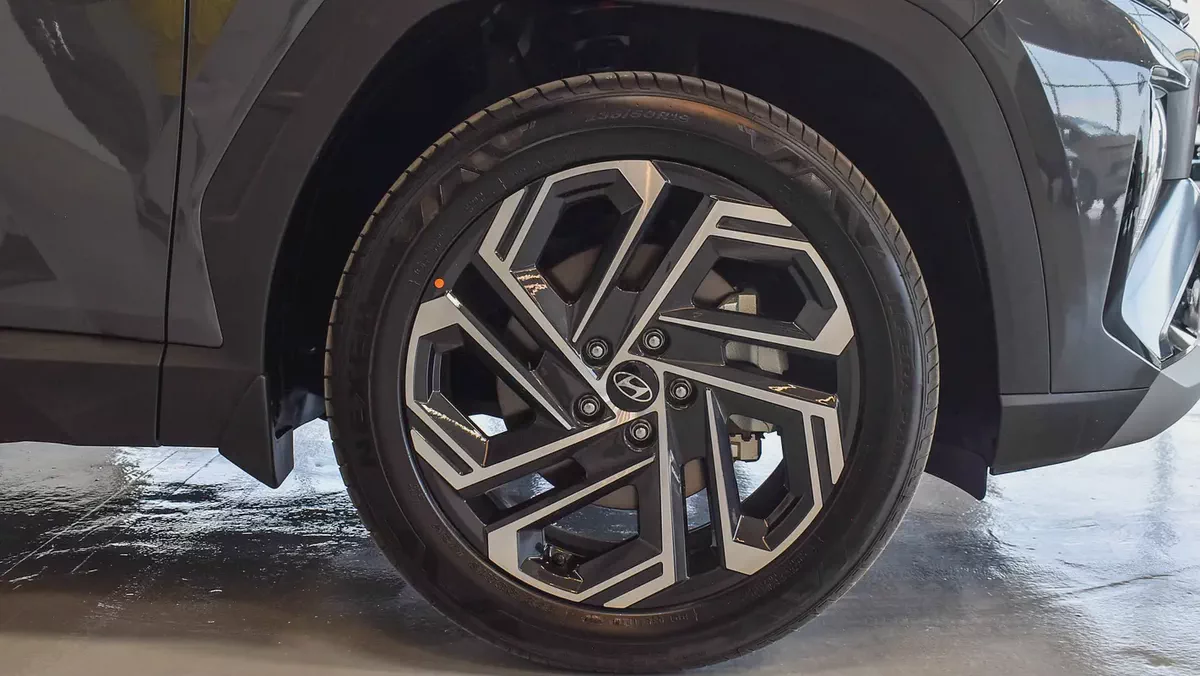 Brand New 2025 Hyundai Tucson GLS | GCC Specs | Zero km-11-11
