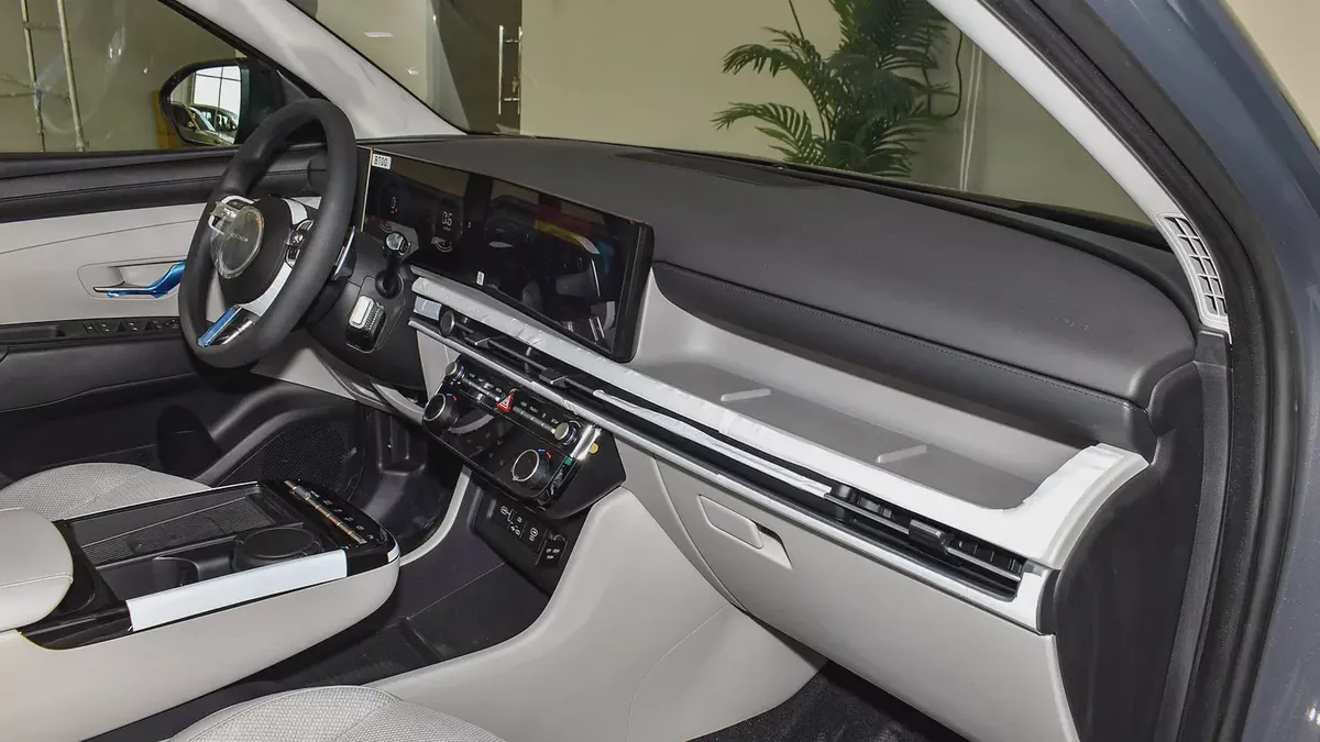 Brand New 2025 Hyundai Tucson GLS | GCC Specs | Zero km-7-7