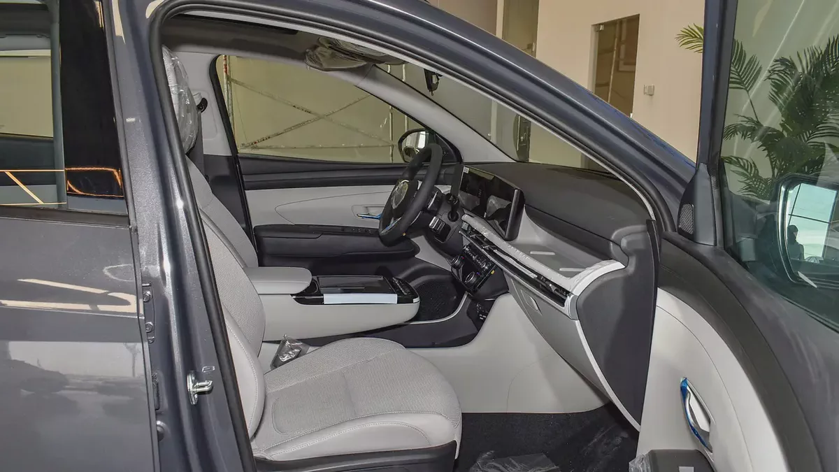 Brand New 2025 Hyundai Tucson GLS | GCC Specs | Zero km-8-8