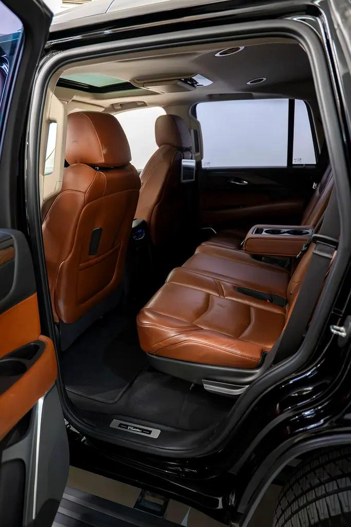 AED 1551 PM | CADILLAC ESCALADE PLATINUM 2020 | PRISTINE CONDITION | 1 YEAR WARRANTY | GCC-9-9