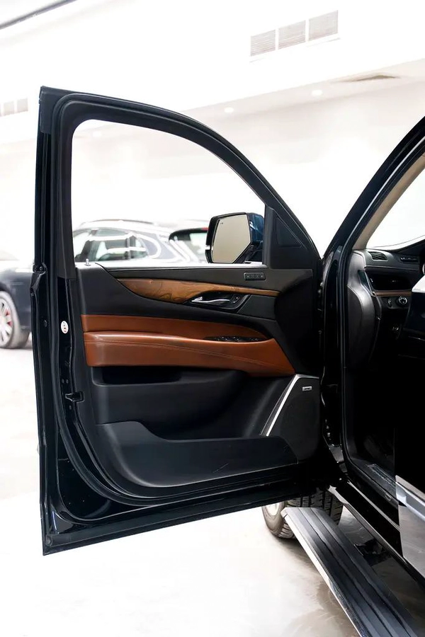 AED 1551 PM | CADILLAC ESCALADE PLATINUM 2020 | PRISTINE CONDITION | 1 YEAR WARRANTY | GCC