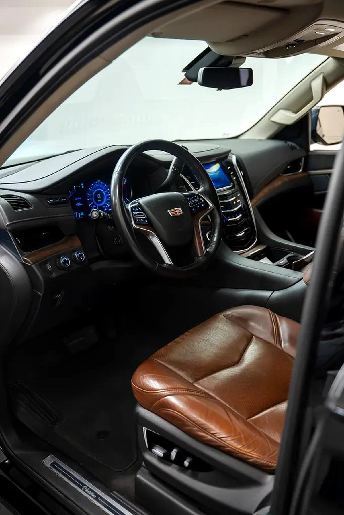 AED 1551 PM | CADILLAC ESCALADE PLATINUM 2020 | PRISTINE CONDITION | 1 YEAR WARRANTY | GCC-2-2